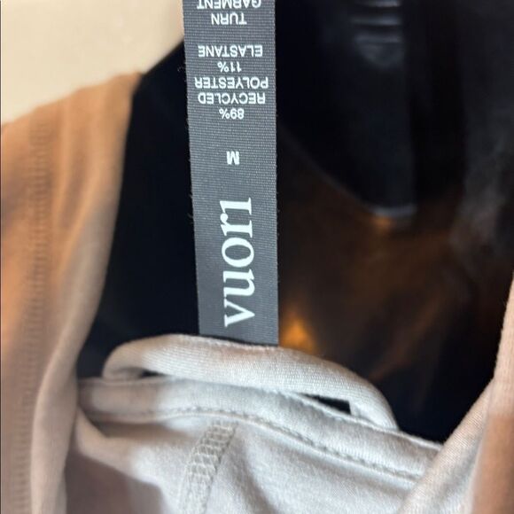 Vuori women’s medium essential halo hoodie beige color boxy Dreamknit - Picture 4 of 5